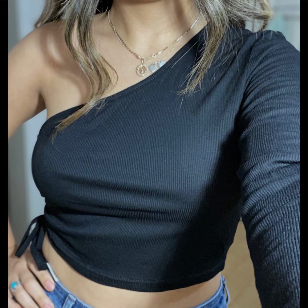 One shoulder top